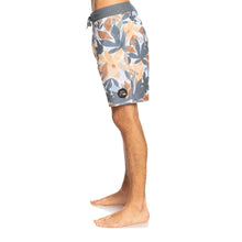 Load image into Gallery viewer, Quiksilver Hsendlesstrip18 Men's Boardshort 18"