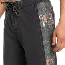 Load image into Gallery viewer, Quiksilver Surfsilk Arch Men's Boardshort 18"