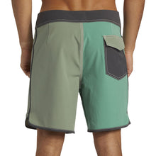 Load image into Gallery viewer, Original Scallop Jester 18 Men's Boardshort 18"