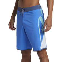 Load image into Gallery viewer, Surfsilk Holmes Men's Boardshort 20"
