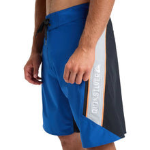 Load image into Gallery viewer, Quiksilver Surfsilk Clicker 20 Boardshorts/ Swim Shorts