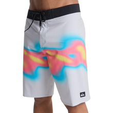 Load image into Gallery viewer, QUIKSILVER Surfsilk Straight 20 Boardshorts/ Swim Shorts