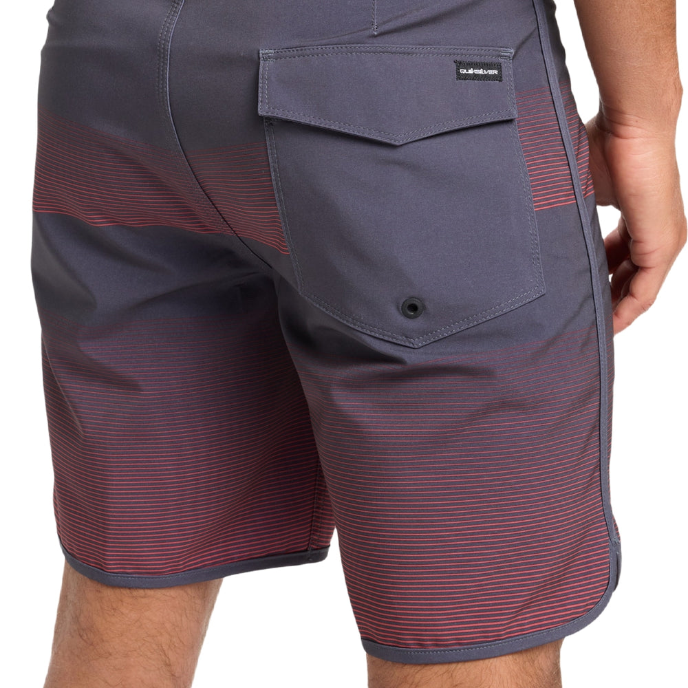 Quiksilver Surfsilk Scallop 18 Boardshorts/ Swim Shorts