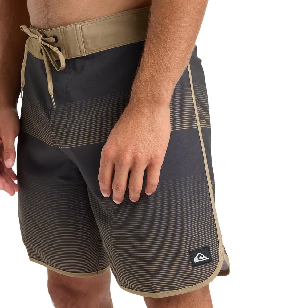 Quiksilver Surfsilk Scallop 18 Boardshorts/ Swim Shorts