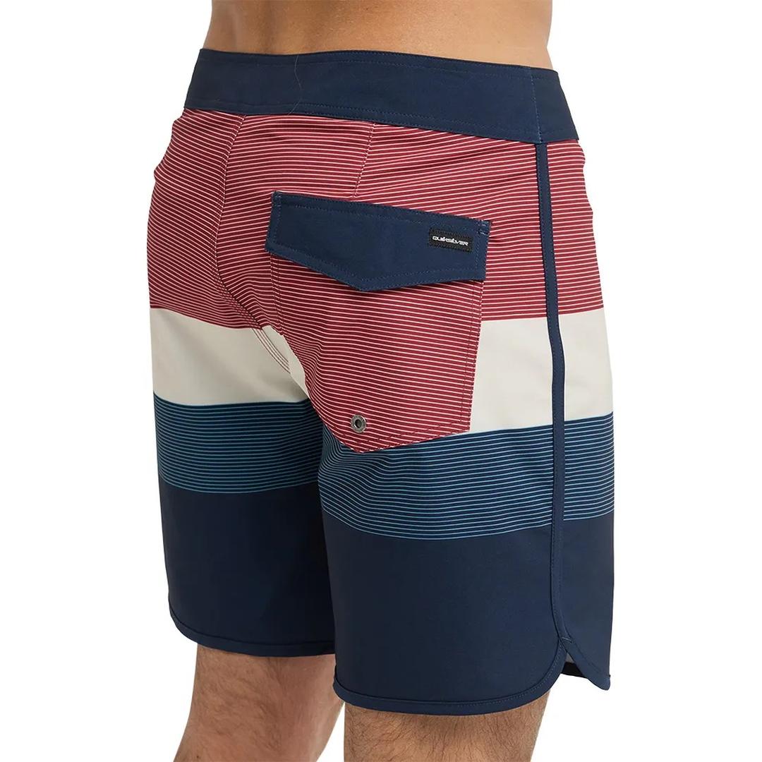 Quiksilver Surfsilk Scallop 18 Boardshorts/ Swim Shorts