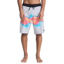 Load image into Gallery viewer, QUIKSILVER Surfsilk Straight 20 Boardshorts/ Swim Shorts
