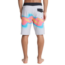 Load image into Gallery viewer, QUIKSILVER Surfsilk Straight 20 Boardshorts/ Swim Shorts
